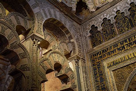 Der Kalifenpalast von Córdoba: Ein Meisterwerk islamischer Architektur und Intarsia-Kunst!